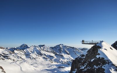 Die Gipfelplattform Stubaier Gletscher ein Freizeittipp, der Euch in atemberaubender Höhe die Berglandschaft zu Füßen legt