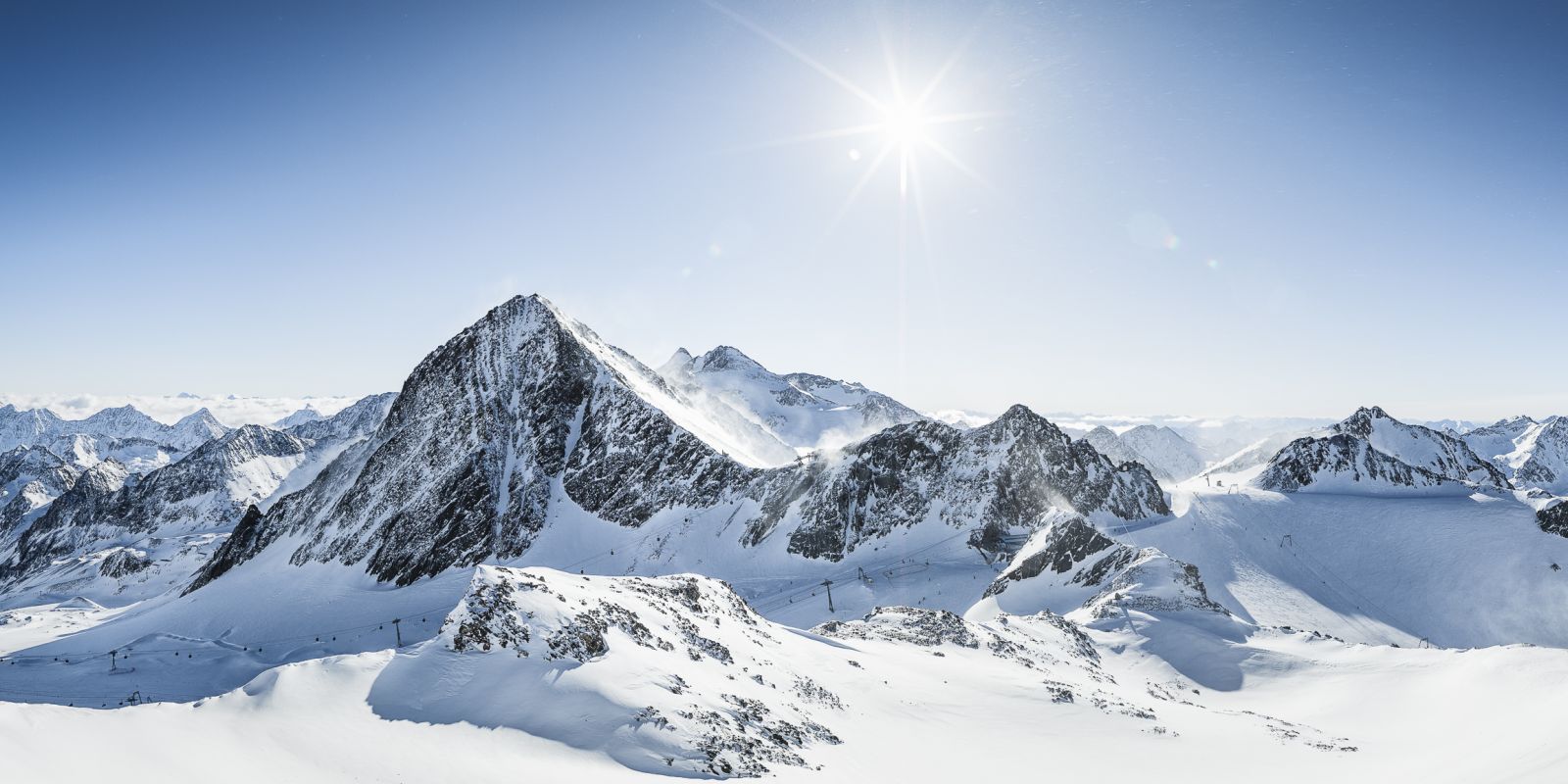 Eine traumhafte Fernsicht am Stubaier Gletscher genießen, zu jeder Jahreszeit einen Ausflug mit der Familie wert