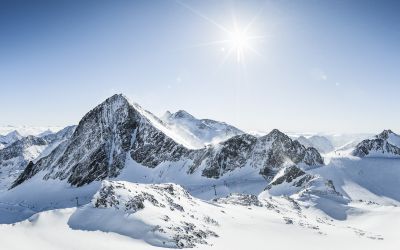 Lass Dich von den Bergen verzaubern. Hier auf dem Stubaier Gletscher hast Du einen fantastischen Rundumblick in traumhafter Kulisse.