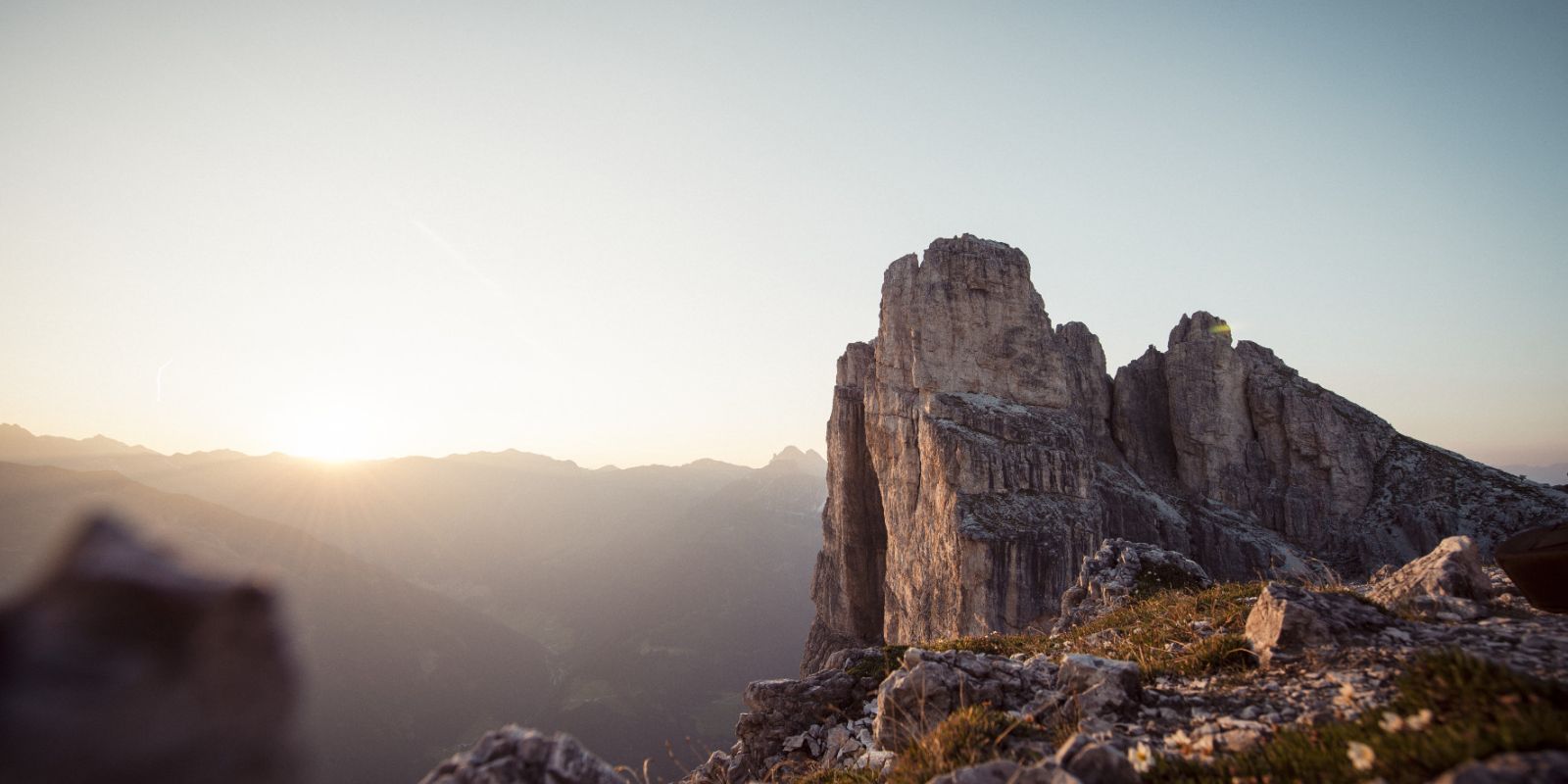 L'Elfer est facilement reconnaissable à la forme inhabituelle de son sommet. Un magnifique effet de lumière se produit au lever du soleil, lorsque celui-ci se lève directement derrière le sommet.