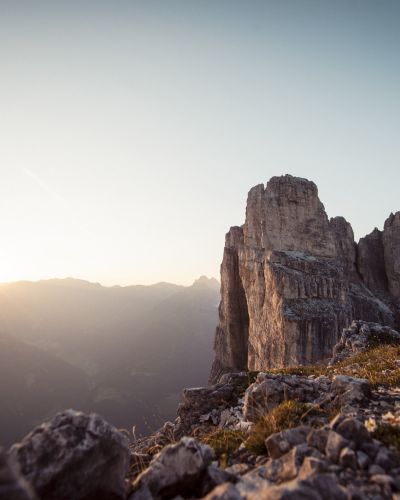 Der Elfer ist durch die außergewöhnliche Gipfelform leicht zu erkennen. Eine besonders schöne Lichtstimmung entsteht zum Sonnenaufgang, denn diese geht direkt hinter der Gipfelspitze auf.