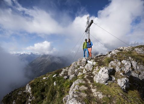 Il Seven Summits Stubai è un gruppo escursionistico molto apprezzato da chi ama porsi degli obiettivi. Dai percorsi più facili a quelli più impegnativi, tutti ruotano attorno alle vette più speciali della valle dello Stubai.