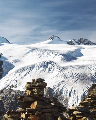 Der Zuckerhütl zählt zu den Seven Summits Stubai. Auf dem Gipfel belohnt ein Weitblick bis in die Dolomiten.