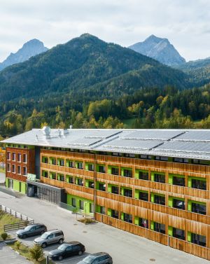Der Herbst in der Region Pyhrn-Priel in Oberösterreich ist abwechslungsreich und sehr farbenfroh. Entdecke Herbstwanderungen und Radtouren rund um das Explorer Hotel Hinterstoder im Herbst.