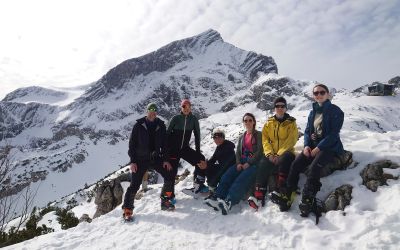 Gruppenbild der Campteilnehmer vom Skitourencamp in Garmisch