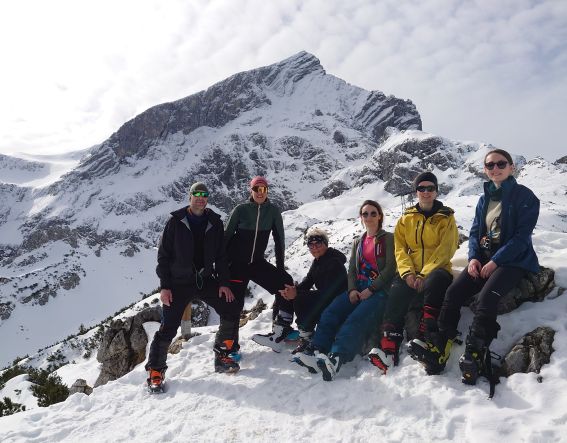 Gruppenbild der Campteilnehmer vom Skitourencamp in Garmisch