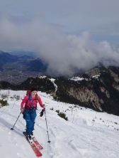 Campteilnehmerin auf Skitour in Garmisch
