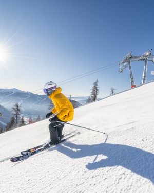 Erlebe die Sonnenstunden im Skigebiet Bad Kleinkirchheim. In Deinem Urlaub im Frühling im Hotel wird das Skifahren zum Genuss. Angenehme Temperaturen und super Pistenbedingungen belohnen Dich.