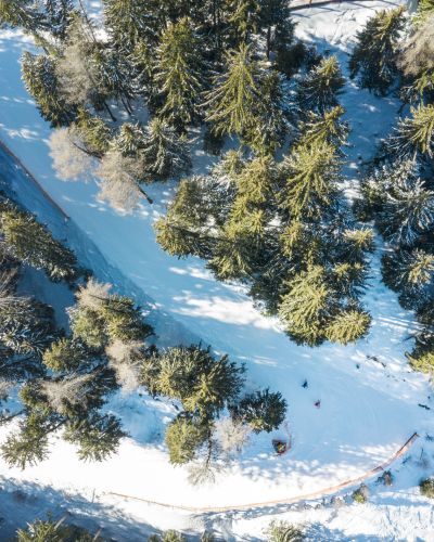 Guardare il mondo dall'alto. Una splendida ripresa con drone da Schlick2000 verso la valle.