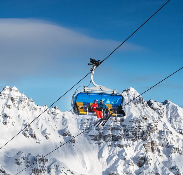 Le télésiège Zirmachbahn de Fulpmes est un télésiège débrayable 6 places à grande vitesse qui vous transporte confortablement et au chaud jusqu'à vos pistes préférées.