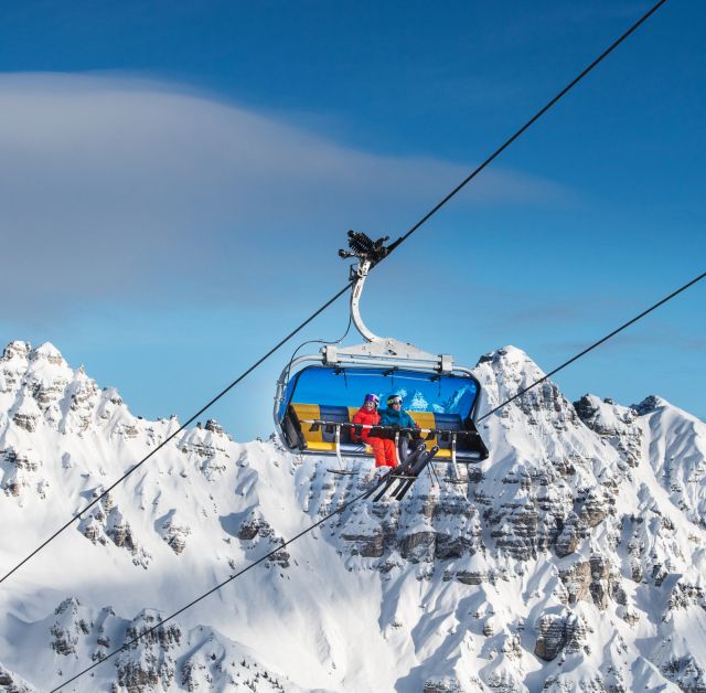 La Zirmachbahn di Fulpmes è una seggiovia ad alta velocità a 6 posti che vi porta comodamente e riscaldati sulle vostre piste preferite.
