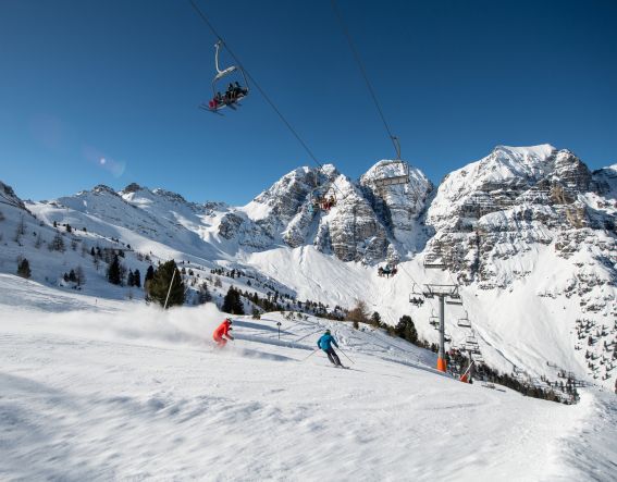 Eine der Skipisten im Skigebiet Schlick2000. Ein Erlebnis für alle Wintersportfans.