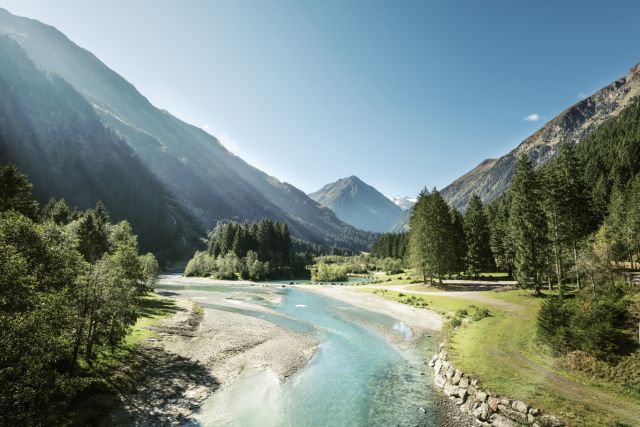Im Kid´s Park Klaus Äuele im Stubaital laden natürlich belassene und hochwertige Elemente ein die Natur mit allen Sinnen besser kennenzulernen.