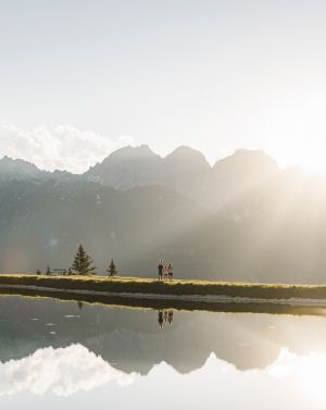Atemberaubende Landschaft an einem Bergsee im Stubaital in Tirol zahlreiche Touren für die ganze Familie laden zum genießen ein.