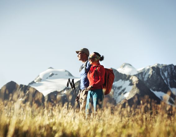 Das Stubaital lockt mit einem großen, vielseitigen Wandergebiet. Auch im Sommer kannst Du hier teilweise noch gezuckerte Bergspitzen bei sommerlichen Temperaturen genießen.