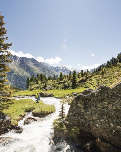 Traumhafte Berglandschaften warten im Stubaital auf Deine Familie und Dich. Erkunden, genießen und erleben. Wann startet Ihr?