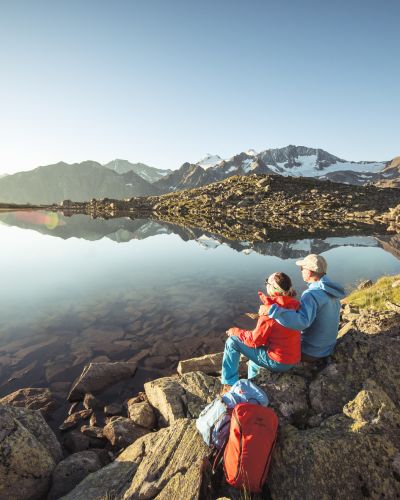 Gemeinsam den Sonnenuntergang im Stubaital erleben? Super, denn zahlreiche Wanderungen führen Dich nach ganz oben.