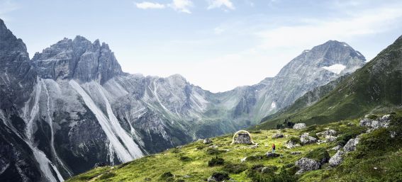 L'Elfer est la montagne emblématique de la commune de Neustift et jouit d'une grande popularité auprès des habitants. Ses formations rocheuses présentent des caractéristiques géologiques uniques.