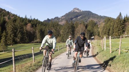 Schöne Gravelbike Touren rund um das Explorer Hotel Neuschwanstein im Allgäu In der Übergangszeit ist eine Ausfahrt mit dem Gravelbike das Richtige! Auf Radtour im Allgäu rund um das Explorer Hotel Neuschwanstein in Nesselwang.