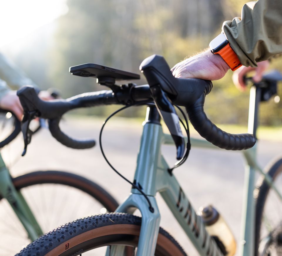 Erlebe pure Freiheit auf zwei Rädern: Egal, ob Straße, Schotterweg, Feldweg oder leichter Single-Trail das Gravelbike lässt Dich nicht im Stich!