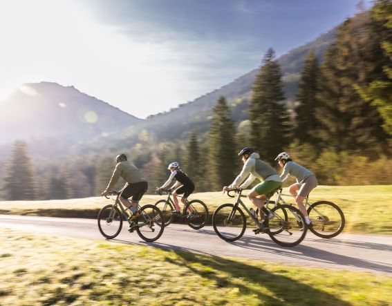 Rund um die Explorer Hotels in den Alpen findest Du die schönsten Gravel Bike Touren