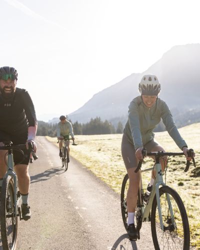 Die Allgäuer Berglandschaft bietet Euch eine vielfältige Abwechselung bei der Tourenwahl mit dem Gravel Bike Heute keine Lust auf wandern in den Bergen? Kein Problem! Das Gravel Bike bietet Euch einen angenehmen Komfort kombiniert mit Aktivität und die Landschaft erledigt den Rest ;)
