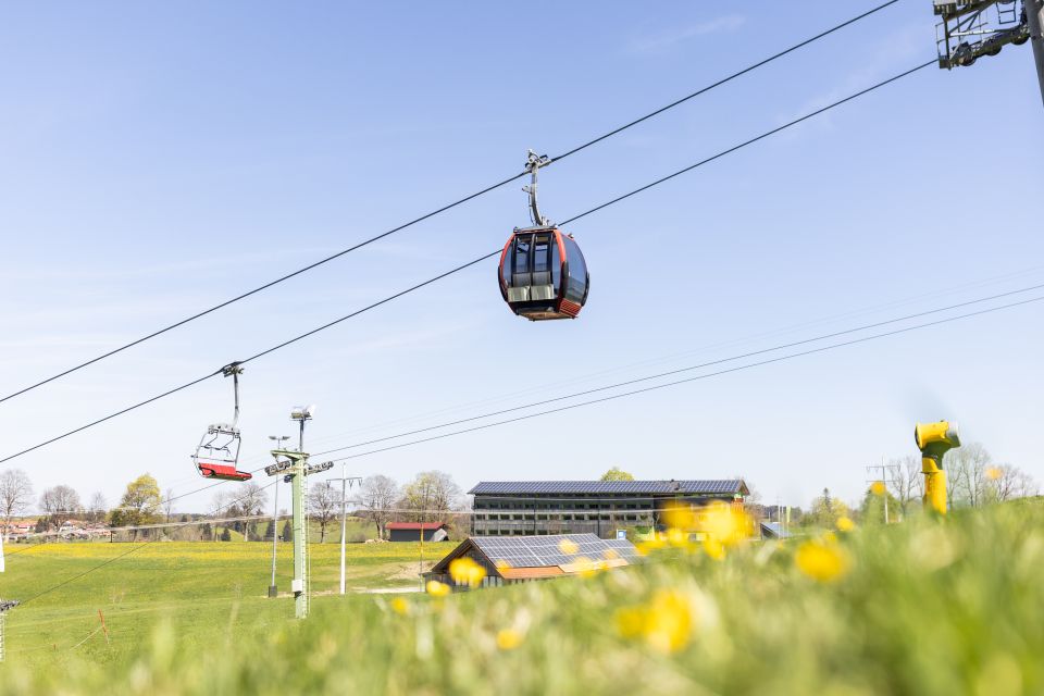Die Alpspitzbahn ist eine Kombibahn aus Bergbahn und Sessellift und bringt Euch sicher zur Bergstation mit Alpspitzblick Die neu eröffnete Ganzjahresrodelbahn AlpspitzCoaster sowie die AlpspitzKICK Zipline bietet für jedes Abenteurer etwas und ist dabei das ganze Jahr geöffnet.