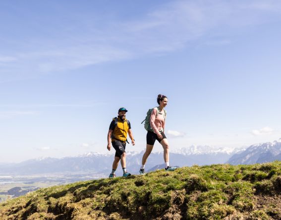 Gipfelglück in Nesselwang - auf dem Weg zur Alpspitze ist das wunderschöne Bergpanorama Euer stetiger Begleiter Oben auf der Alpspitze angekommen, lässt sich der traumhafte Ausblick auf die malerische Allgäuer Bergwelt mit ihren zahlreichen beeindruckenden Gipfeln genießen.