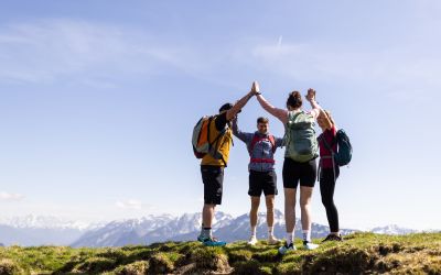 Wanderregion Nesselwang: Atemberaubenden Bergkulissen, kristallklaren Bächen, blühenden Wiesen und dichten Wäldern Egal ob Erholung oder Action – die Alpspitze in Nesselwang im Ostallgäu ist für Wandernde aller Altersklassen immer die richtige Adresse.
