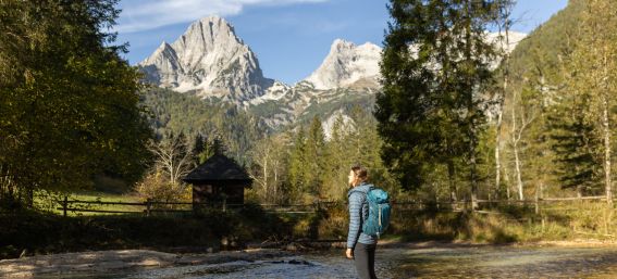 Warst du schon mal in Hinterstoder? Die Region bietet Dir zahlreiche Wanderungen und Naturerlebnisse in der Bergwelt von Tirol.