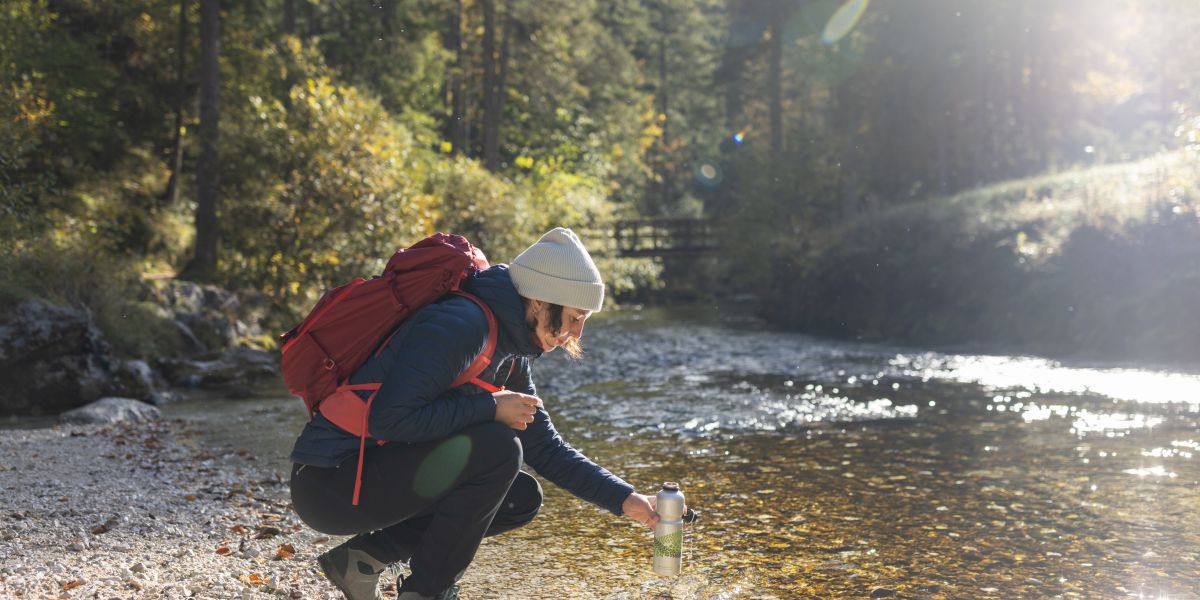 Bei einer Wanderung ist es neben der passenden Wanderausrüstung ebenfalls super wichtig genügend essen und vor allem trinken einzupacken. 