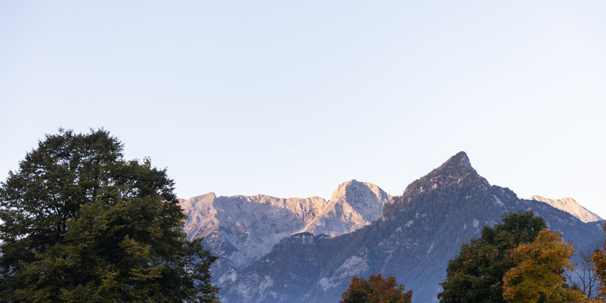 Sonnenaufgang oder Sonnenuntergang? Beides ist in der Natur, vor allem in der Bergwelt ein Erlebnis, was du auf keinen Fall verpassen solltest.