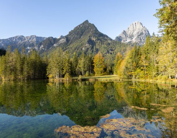 Ein Naturschauspiel - der Schiederweiher überzeugt in jeder Jahreszeit in einer traumhaften Bergkulisse.