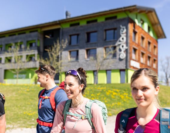 Alle Explorer Hotels liegen perfekt, um direkt in die Alpen zu starten. Leg los mit einer Wanderung vom Hotel aus und erlebe die schönen Berge rund um Dein Basislager.