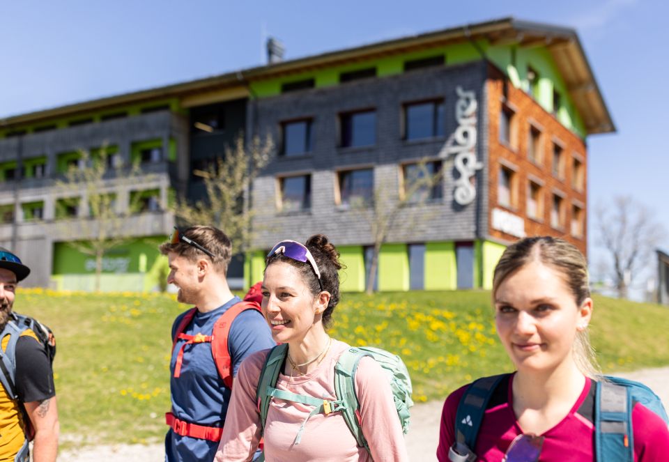Tutti gli Explorer Hotel sono situati in una posizione perfetta per raggiungere direttamente le Alpi. Iniziate con un'escursione dall'hotel e ammirate le splendide montagne che circondano il vostro campo base.