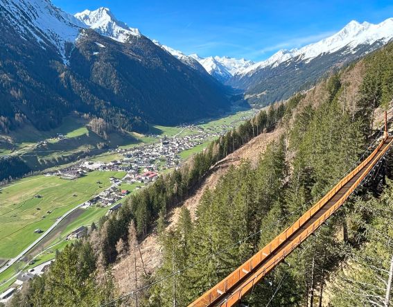 Neue Hängebrücke am Sunnseit´n Weg in Neustift im Stubaital