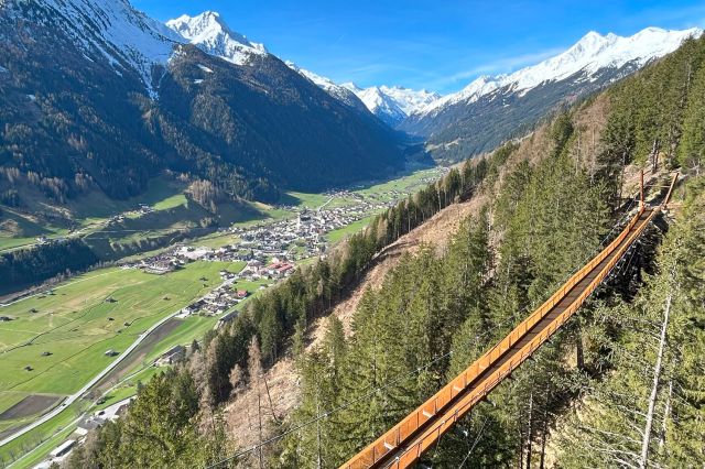 Neue Hängebrücke am Sunnseit´n Weg in Neustift im Stubaital