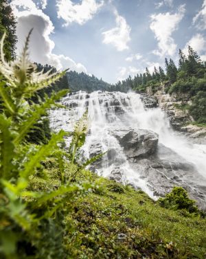 Traumhafte Aussicht auf den Grawa Wasserfall im Stubaital