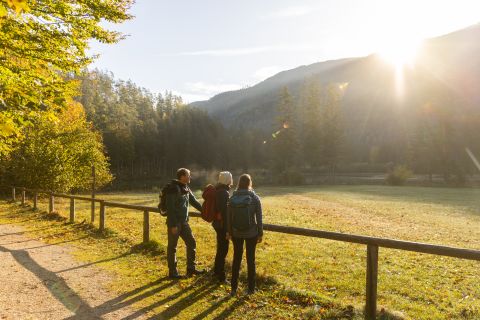 Wanderungen im Herbst: Erlebe den Sonnenaufgang in den Alpen!