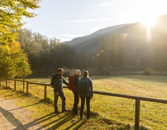 Wanderungen im Herbst: Erlebe den Sonnenaufgang in den Alpen!