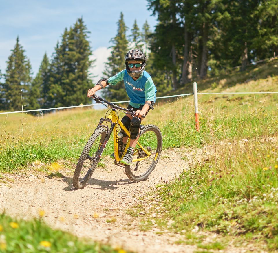 Squadra di mountain bike Explorer Kids Camp