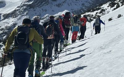 Gemeinsame Skitour im Werdenfelser Land beim Explorer Hotels Skitourencamp