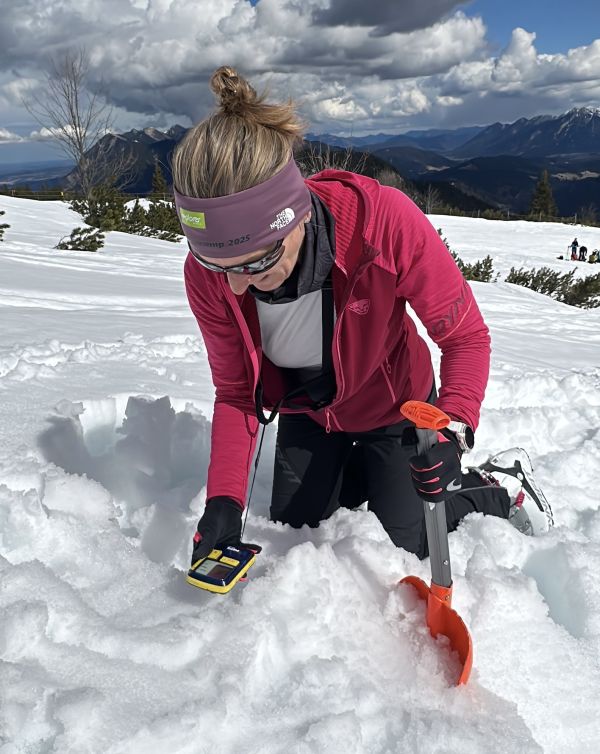 Join the avalanche search at the Explorer Hotels ski touring camp