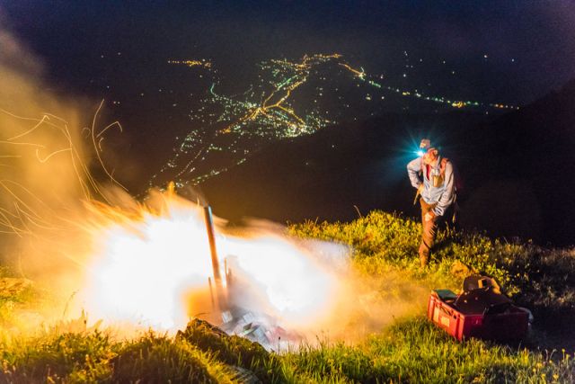 Eine ganz besondere Stimmung erlebst Du bei der Sonnenwende am Hochjoch im Montafon, wenn die Bergbahn bis in die Nacht hinein fährt.