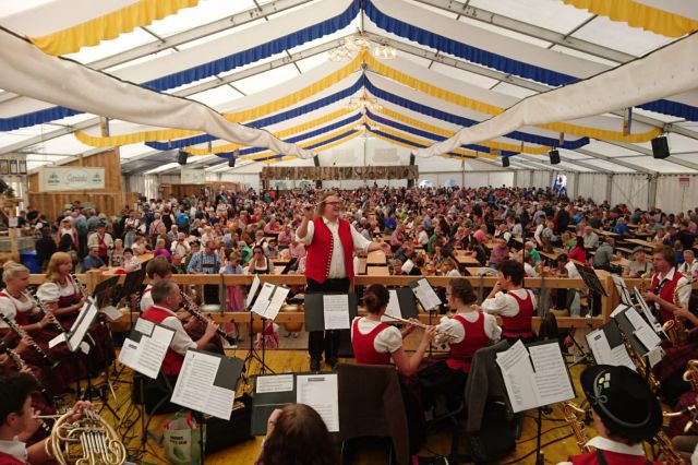 Sátor a Viehscheid / Almabtrieb sátornál