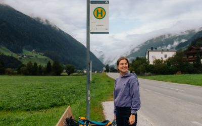 Az Außerrain buszmegállóban, a Stubai-völgyben