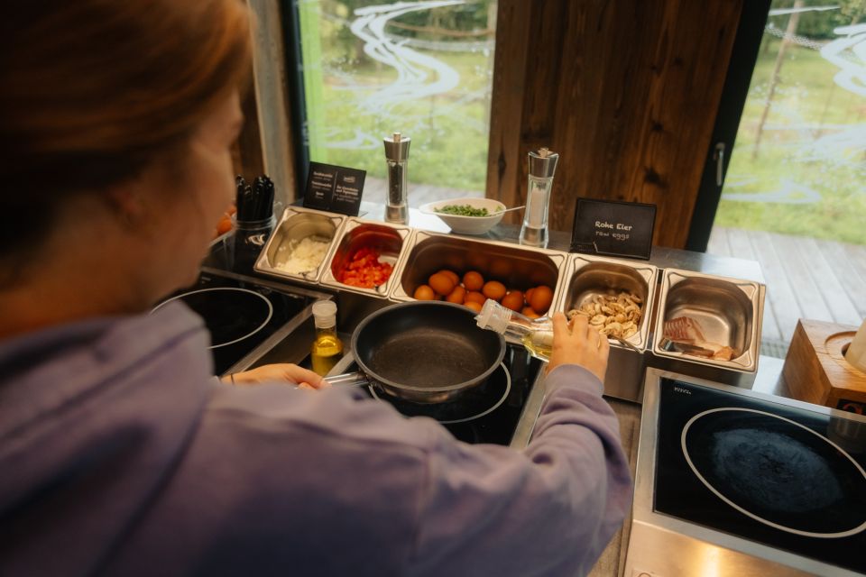 Przygotuj samodzielnie lokalne jajka w stacji smażenia jajek