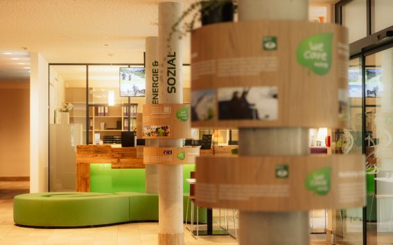 Nachhaltigkeits-Säulen im Explorer Hotel Stubaital Nachhaltigkeitssäulen im Explorer Hotel Stubaital