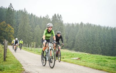 (c) Sportograf Julia kämpft sich auf dem Rennrad bergauf bei der Grüntenstafette im Allgäu