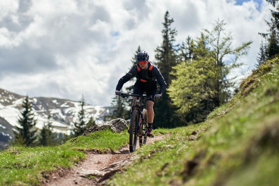 Widoki i trasy rowerowe na rowerze górskim w ośrodku Explorer Hotels Ladies Bike Camp w Kitzbühel